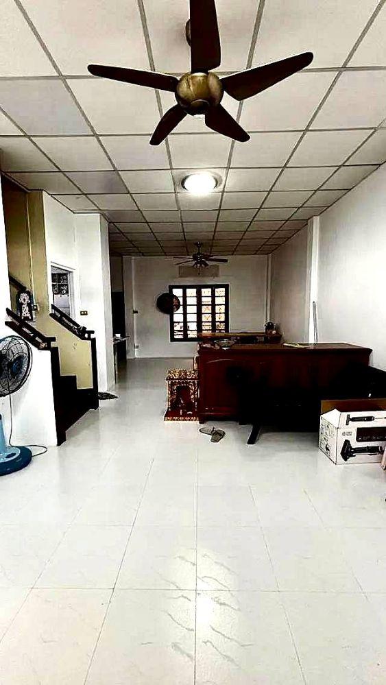 ขายทาวน์เฮ้าส์ 2 ชั้น หมู่บ้านรัตนาวลัย ดอนเมือง ซอยประชาอุทิศ 17 ใกล้รถไฟฟ้าสายสีแดง ถูกสุดในย่านนี้ เจ้าของขายเอง 3