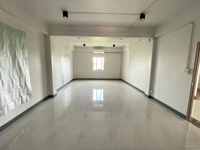 ให้เช่าโฮมออฟฟิศ 4 ชั้น พื้นที่ใหญ่ 100 ตร.ว.ซอยพัฒนาการ 97 ใกล้ทางด่วนและมอเตอร์เวย์ ใช้เป็นสำนักงาน โชว์รูม ศูนย์กระจายสินค้า หรืออยู่อาศัย ที่จอดรถ 7