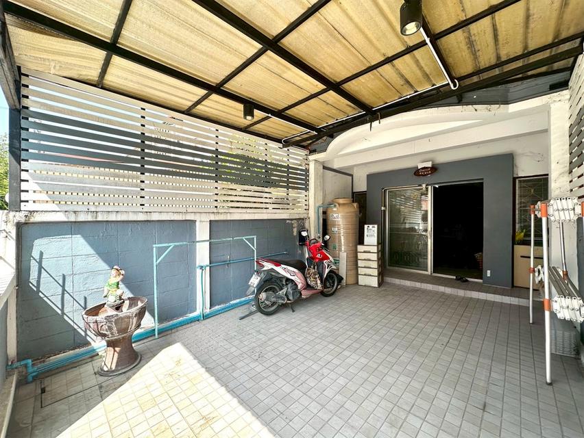 ทาวน์เฮ้าส์ 2 ชั้น 17 ตร.ว. สภาพดีพร้อมเข้าอยู่ หมู่บ้านเทพมงคล ปทุมธานี ใกล้เมืองทองธานี ซอยเทคโนแหลมทอง ถนนกรุงเทพ-ปทุมธานี เมืองปทุมธานี 2