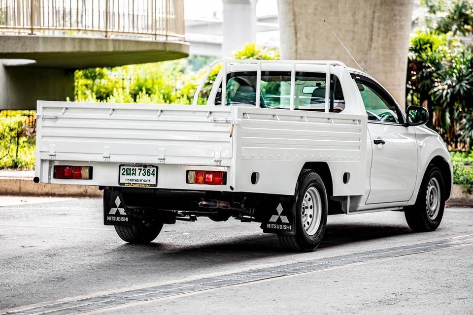 Mitsubishi Triton SingleCab 2.4 GL ปี 2017 เครื่องยนต์เบนซิน สีขาว เกียร์ธรรมดา  4