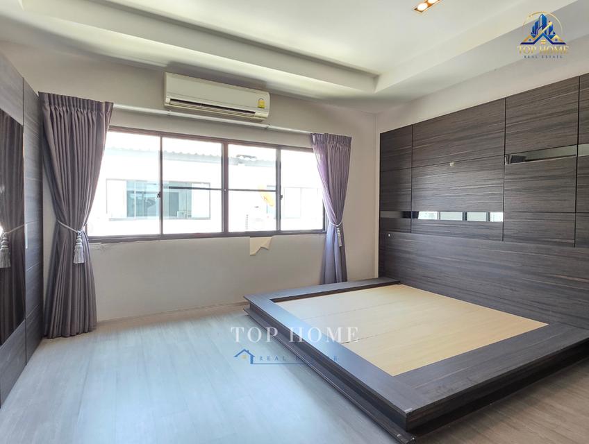 ขายด่วน  ทาวนฺโฮม 3 ชั้น  HI - END Style Modern หมู่บ้าน LANDMARK เอกมัย-รามอินทรา 19