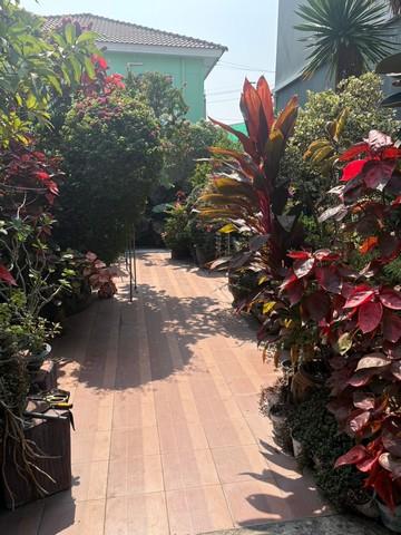 ขายบ้านแฝดสสไตล์บ้านเดี่ยว 2 ชั้น ตกแต่งต่อเติมบางส่วนพร้อมเฟอร์ หมู่บ้านรัชชา5 ถนนบางใหญ่-บางคูลัด ใกล้เซ็นทรัลเวสเกต