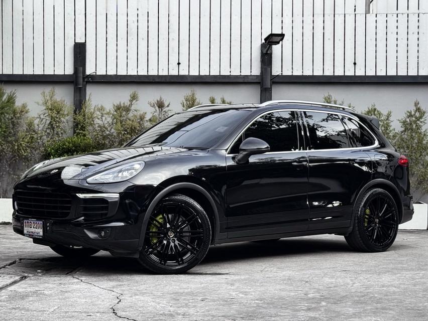 🌟ชุดแต่งจัดเต็ม🎉สภาพป้ายแดง✨ เซอร์วิสครบ✨พร้อมใช้งานยาวๆ ✨ 2016 Porsche Cayenne S E Hybrid✨