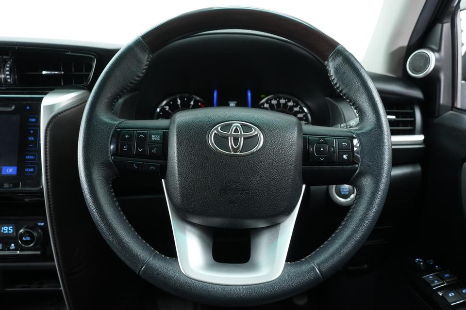 2016 TOYOTA FORTUNER 2.4 V 4WD SUV สีเทา ไมล์ 87553 กม. 10