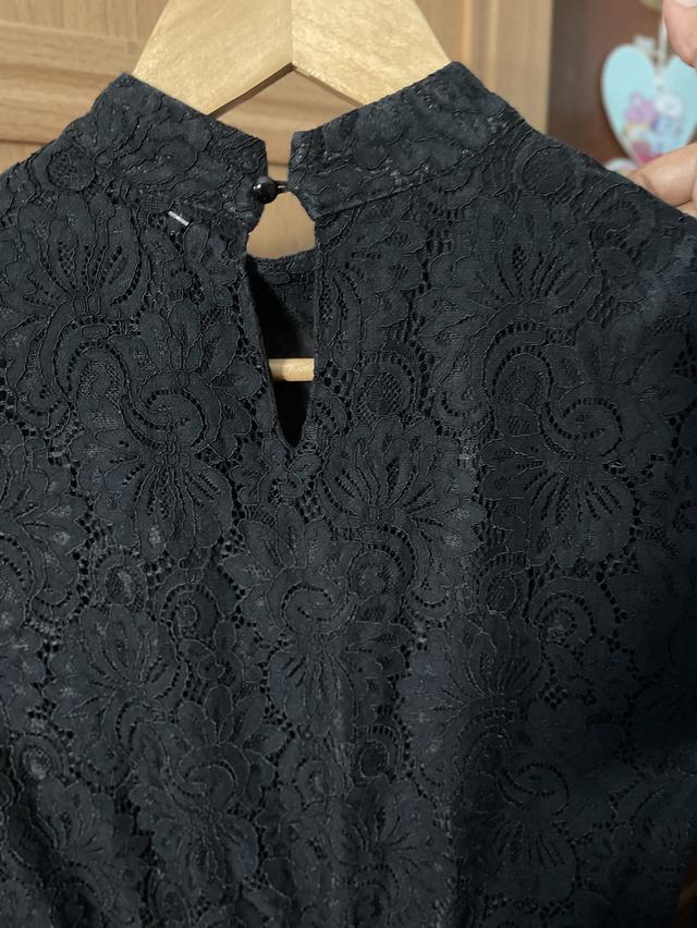 เดรสลูกไม้ดำ