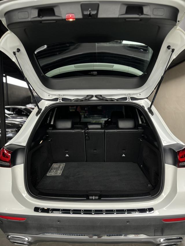 Benz GLA200 Progressive 12