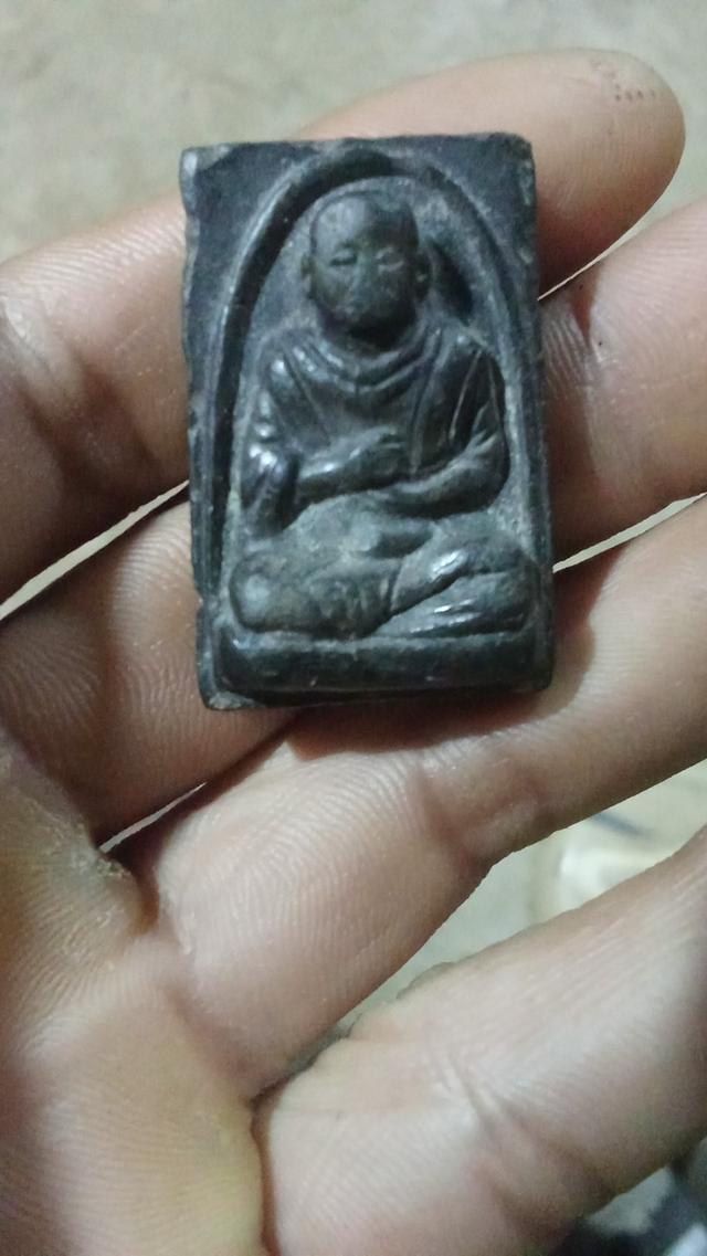 รายละเอียด   พระเนื้อผงดำ พระสมเด็จพุฒาจารย์โต พรมรังษี วัดระฆัง ด้านหลัง รัชกาลที่5 สลัก จ.ป.ร 113 ปี2411 แท้หายากครับ 7