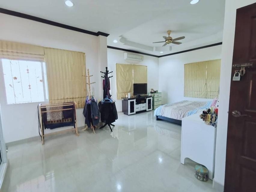 4 ห้อง 3 ห้องน้ำ 2 ห้องครัว 1 ห้องอเนกประสงค์ 10