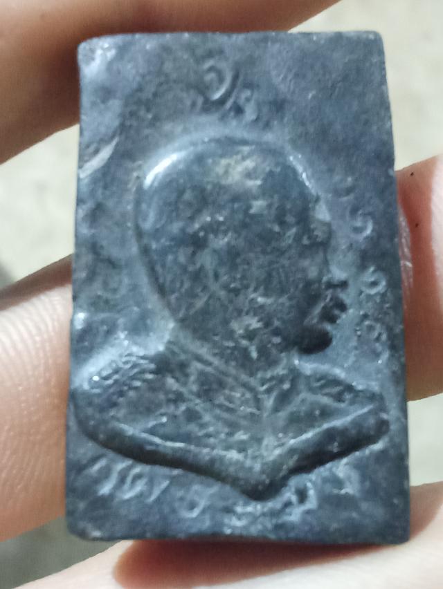 รายละเอียด   พระเนื้อผงดำ พระสมเด็จพุฒาจารย์โต พรมรังษี วัดระฆัง ด้านหลัง รัชกาลที่5 สลัก จ.ป.ร 113 ปี2411 แท้หายากครับ 6