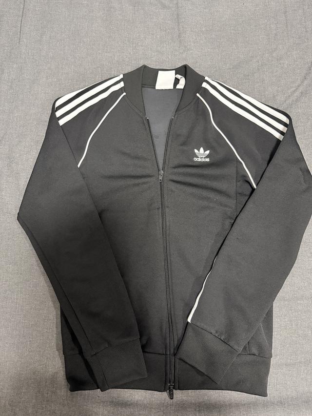 เสื้อ Jacket Adidas สีดำมือสองใส่น้อยครั้งสภาพสวยไม่มีตำหนิ