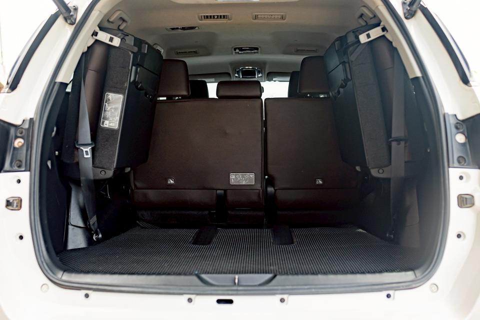 Toyota Fortuner 2.4V ปี18 17