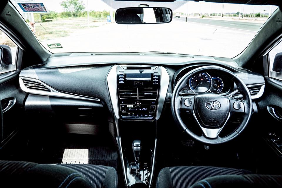 Toyota Yaris 1.2 G Sport เกียร์ออโต้ สีขาว ปี 2019 16