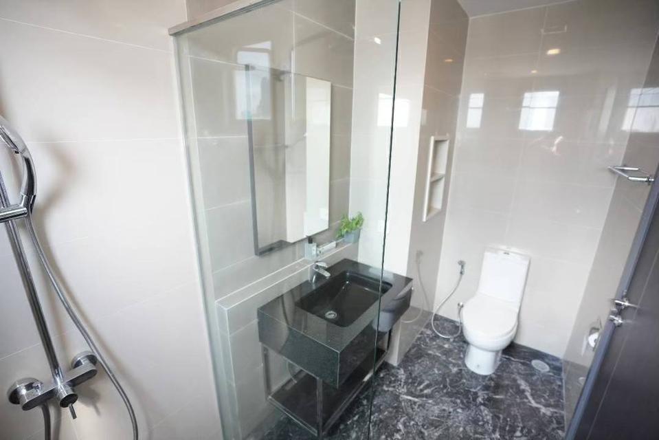 Sale /rent Edge Sukhumvit 23 1 bedroom 25th floor 42 sqms. Fully furnished Sale 9.9 million baht Rent 35,000 Baht(1,100 USD) 19