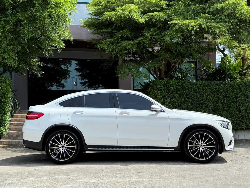 2020 BENZ GLC 250 COUPE รถมือเดียวออกป้ายแดง รถวิ่งน้อย เข้าศูนย์ทุกระยะ รถไม่เคยมีอุบัติเหตุครับ