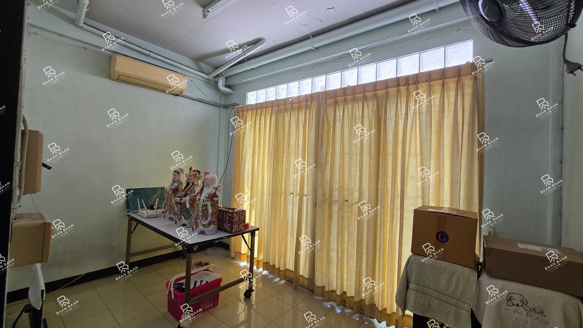 อาคารพาณิชย์4.5ชั้น ห้องมุม พื้นที่ 11.5 ตร.ว ใจกลางเยาวราช ซอยยี่สิบสองกรกฏา3 ใกล้MRTสถานีวัดมังกร ตรอกไมตรีจิต 14
