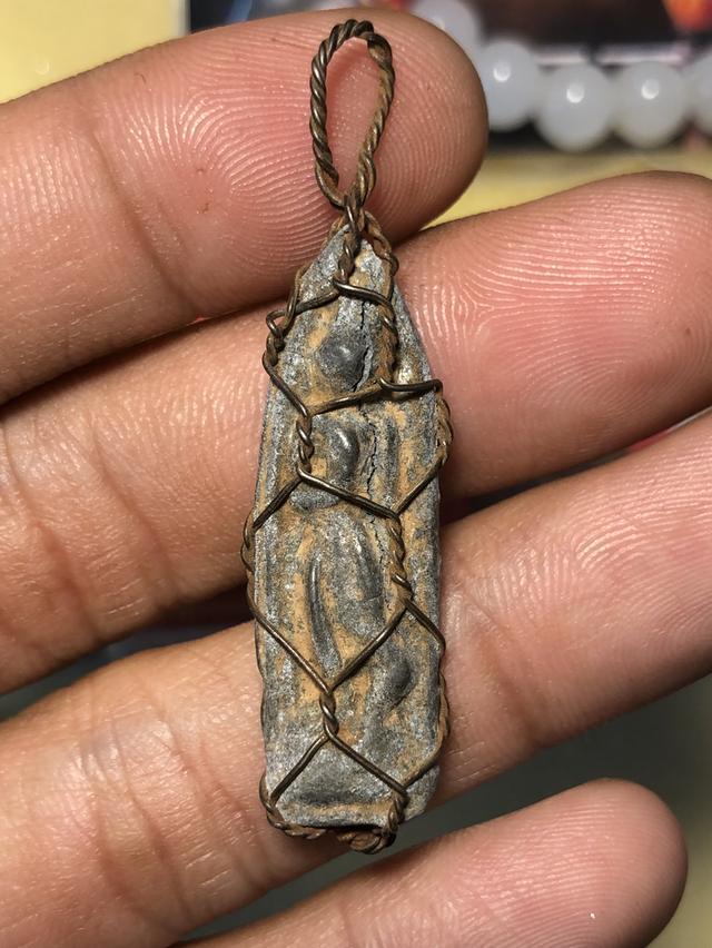 ยกชุดพระเนื้อชินลึกลับไม่ทราบที่สามองค์ 200รวมส่งครับ🙏🏻🥰 5