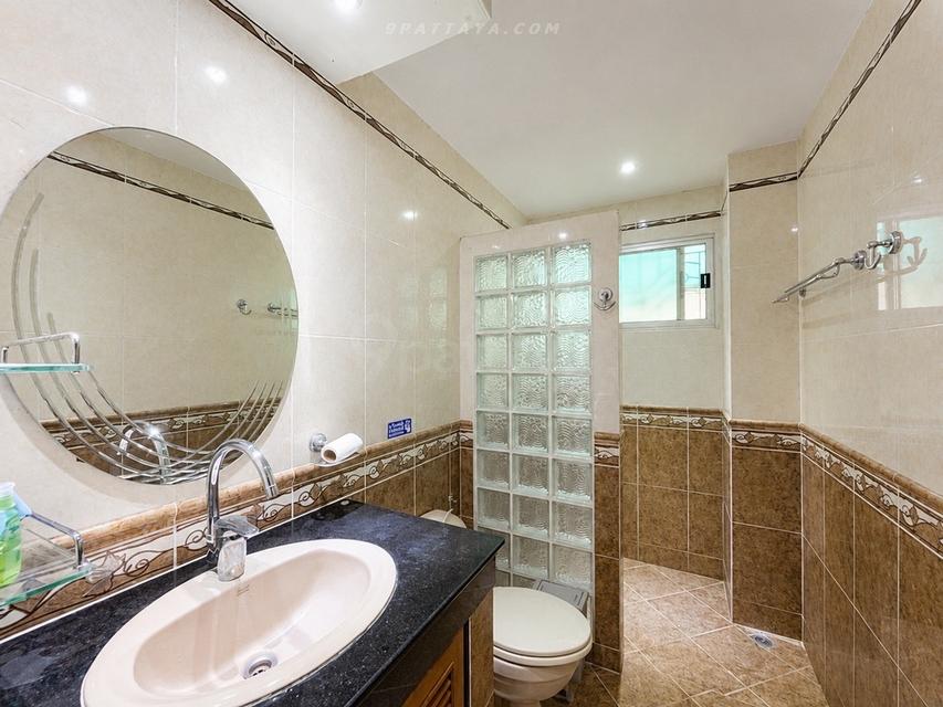 For Sale / For Rent — Pool House at View Point Village, PattayaSingle detached house for sale and rent at View Point Village, Pattaya. Spacious 8