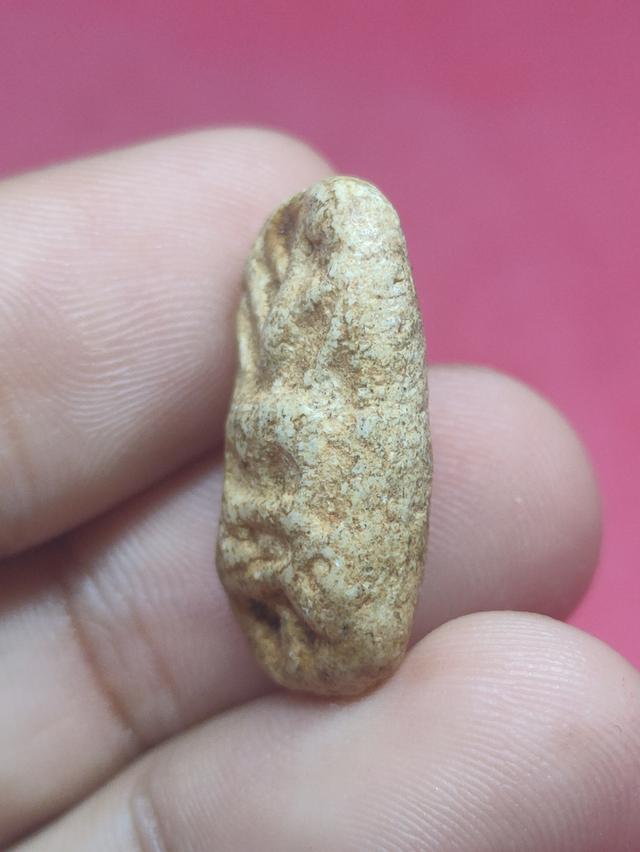 พระเนื้อผง หลวงปู่เผือก พิมพ์ขุดสระเล็ก 2