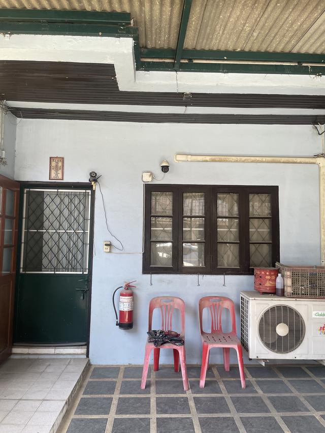 บ้านทาวเฮ้าส์ หมู่บ้านบัวทอง 3 2