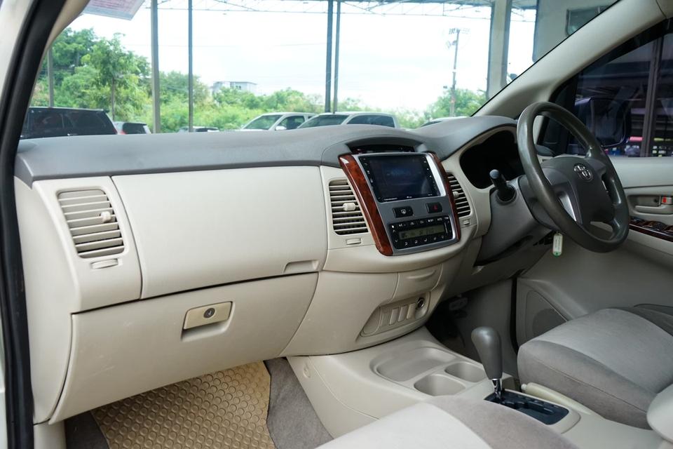 2012 TOYOTA INNOVA G 11