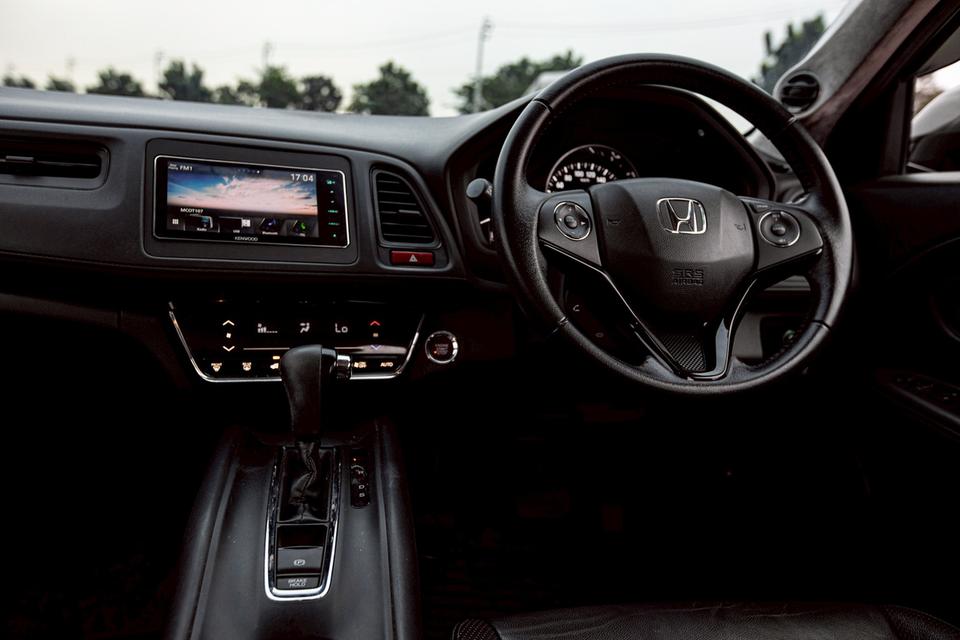 Honda Hrv 1.8E limited ปี 2017 มือเดียวป้ายแดง เบาะไฟฟ้า สีเทา  13