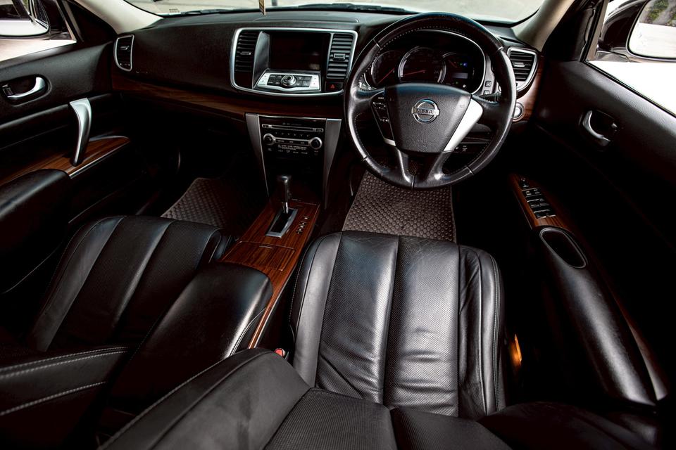Nissan Teana 200XL สีขาว ปี 2011 ภายในดำ  13
