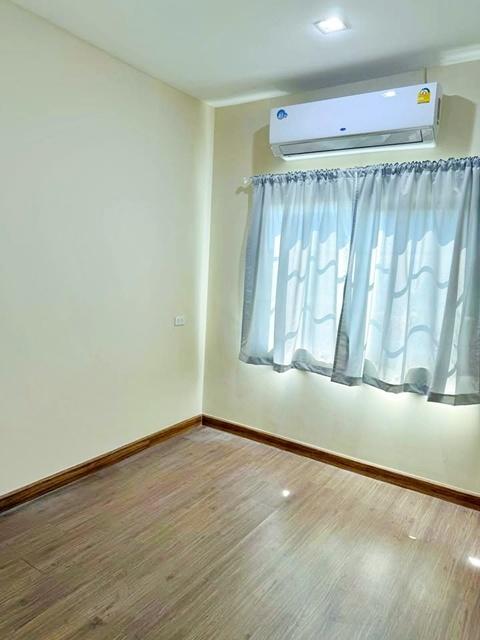 ให้เช่าทาวน์โฮม 2 ชั้น 4 นอน ฟิวเจอร์-รังสิตคลอง3 ตลาดคลองสาม 800 ม. 3 น้ำ 20 ตร.วา.ตลาดไท 3กม. ตลาดไอยรา 2.8กม. 7