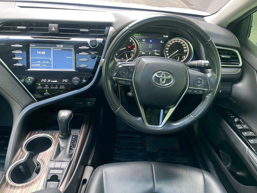 TOYOTA. CAMRY  Sedan 4dr SA 8sp FWD 2.5 G  Y2020. สีขาว  ออโต้ 6