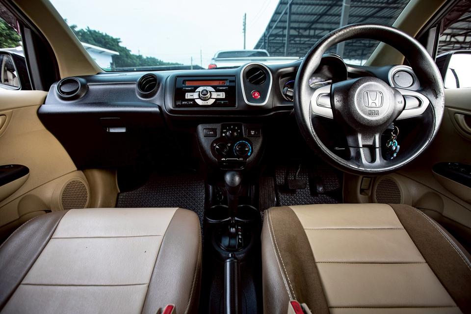 Honda Mobilio 1.5V ปี 2015 สีดำ 7 ที่นั่ง เกียร์ Auto 19