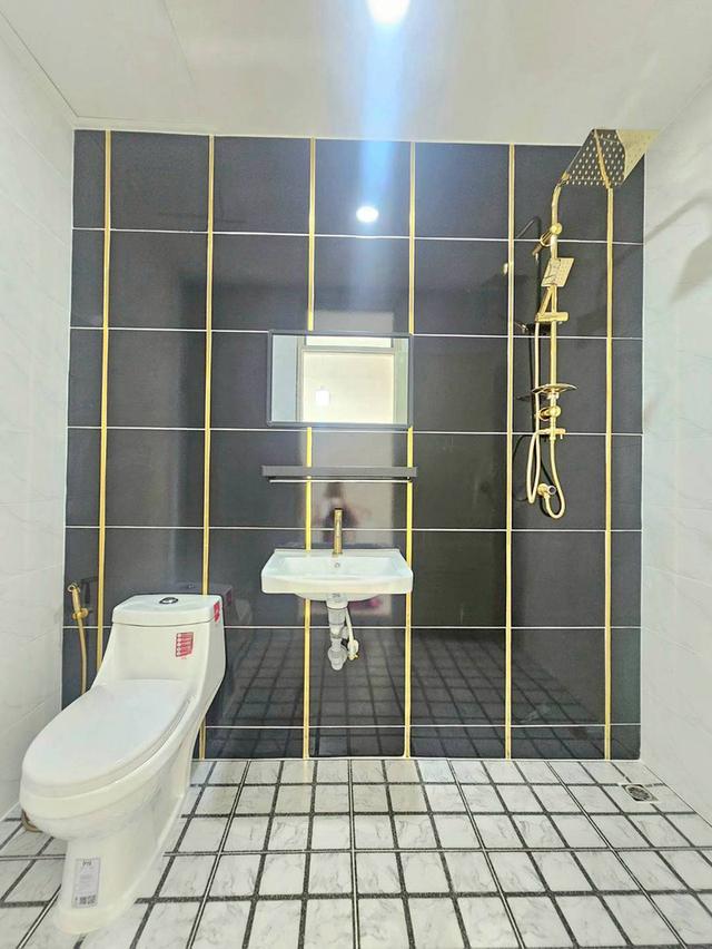 หมู่บ้านเต็มรัก ซอยวัดลาดปลาดุกทาวน์เฮาส์ 2 ชั้น ตกแต่งใหม่พร้อมอยู่ มีระเบียงหน้าบ้าน พร้อมของตกแต่ง 19