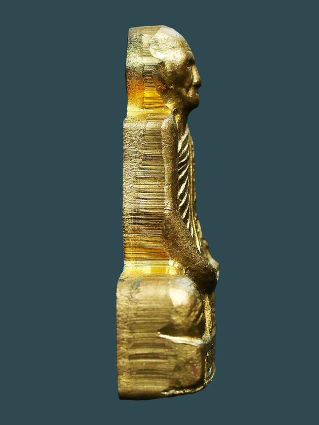 พระรูปเหมือนปั๊มหลวงพ่อพรหม วัดช่องแค พิมพ์เข่ากว้างหลังเรียบ ปี 2516...เก่า เดิมๆ 4