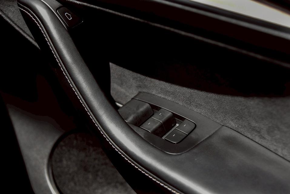 TESLA MODEL Y Long Range AWD AT 2023 ไมล์ 40,xxx km. !!! 7