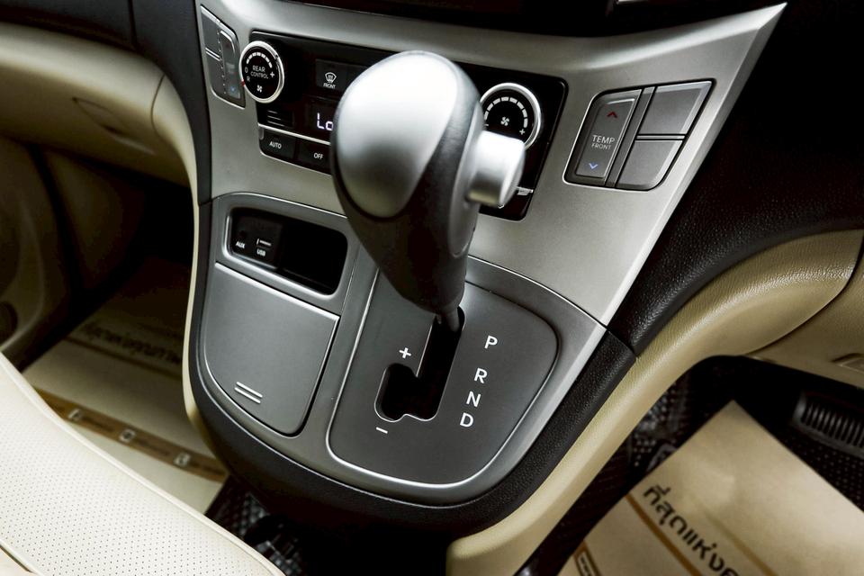 รหัสรถ 1E003 HYUNDAI  H-1  2.5 ELITE  2020  10