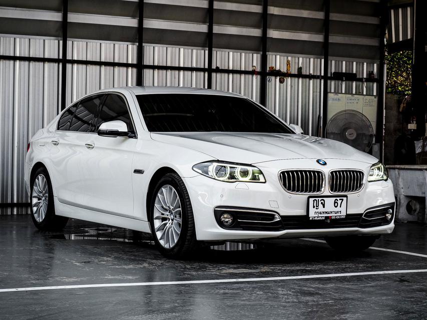 รูป BMW Series 5 528i Luxury LCI ปี 2016 สีขาว 1