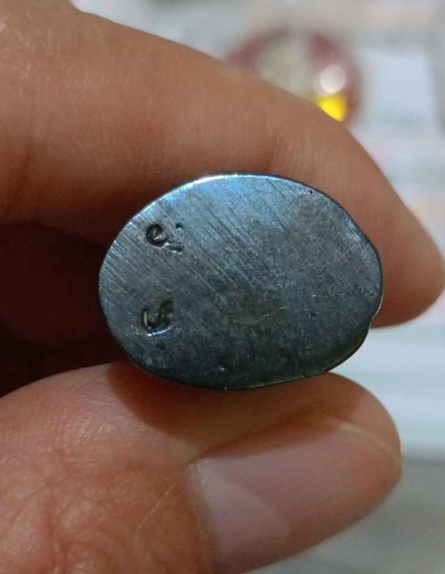 ปิดตาหลวงปู่โต๊ะ มีรอยร้าวธรรมชาติเอง