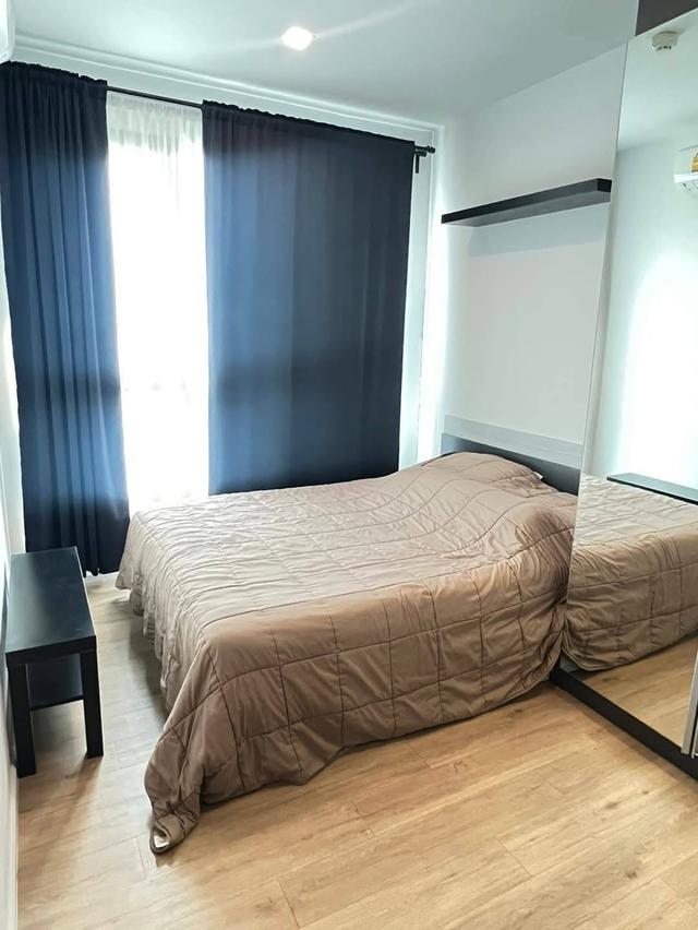 Notting Hill Condo Sriracha 10