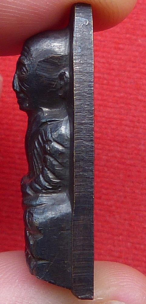 หลวงปู่ทวดพิมพ์ใหญ่หลังหนังสือ 2