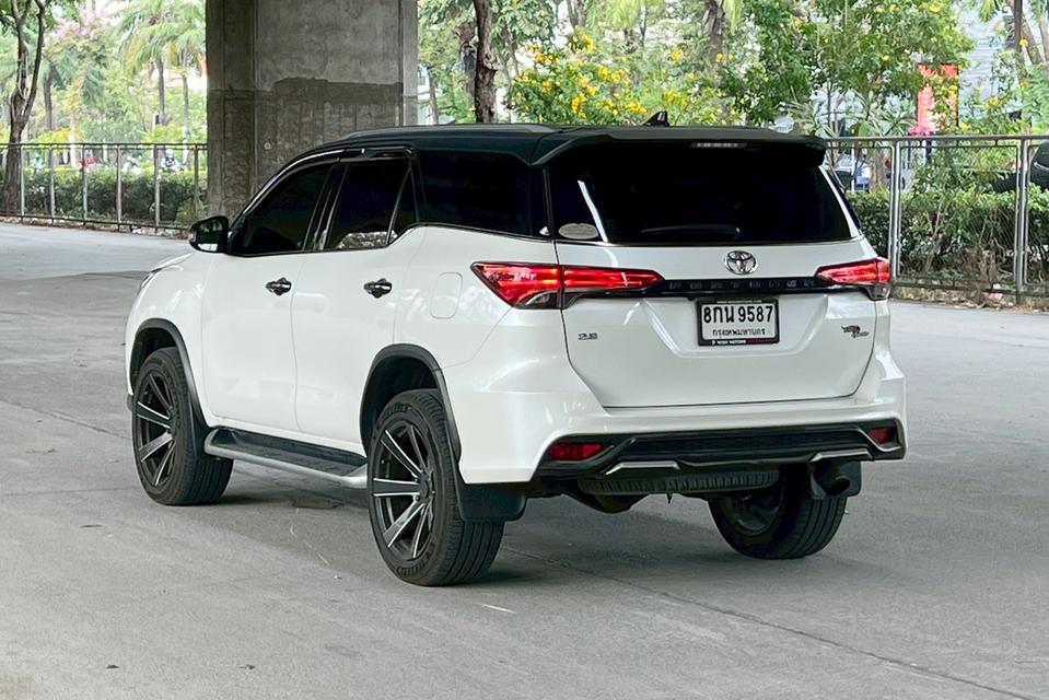 Toyota FORTUNER 2.8 TRD Sportivo 2WD Black Top AT ปี 2019 รูปที่ 7
