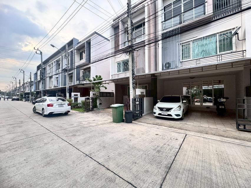 โอกาสพิเศษ! ขายทาวน์เฮ้าส์ 3 ชั้น สภาพใหม่เอี่ยม พร้อมเข้าอยู่ ทำเลทองพัฒนาการ 44 (N.1884) 20