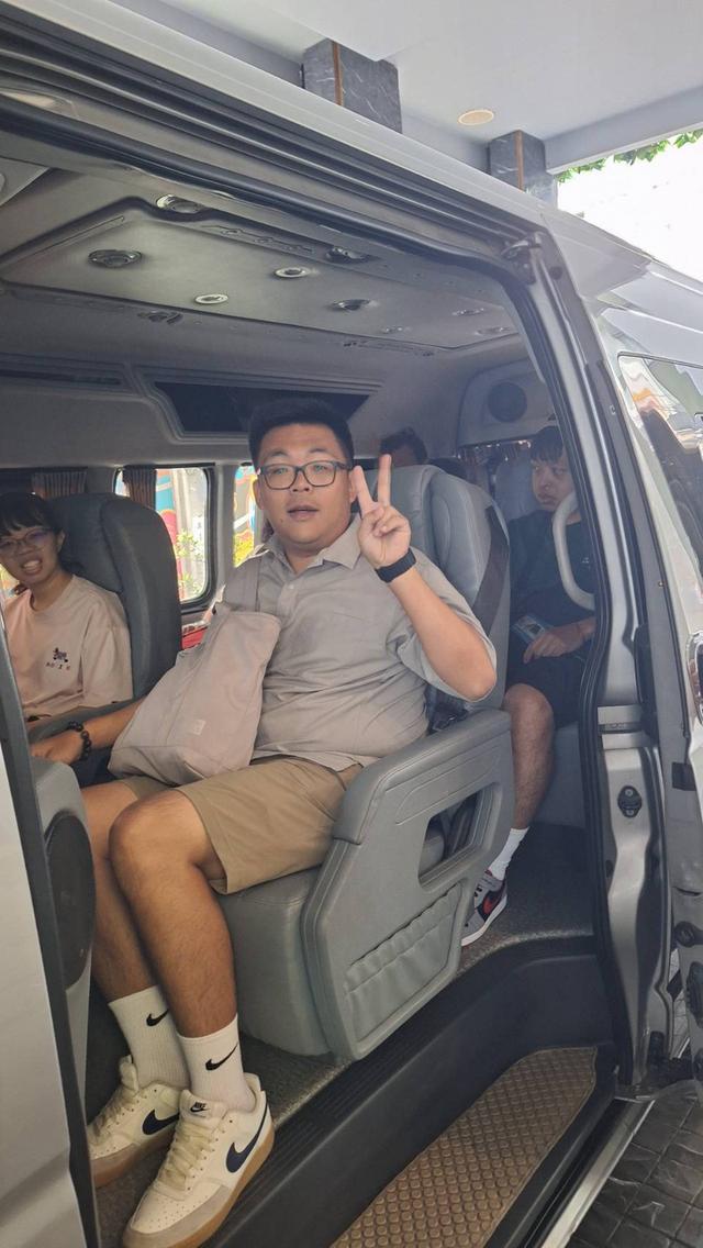 บริการเช่ารถพร้อมคนขับรับส่งทั่วไทยบริการเช่ารถพร้อมคนขับรับส่งทั่วไทยจองเหมา หรือใช้ด่วน บริการบริการ 24 20