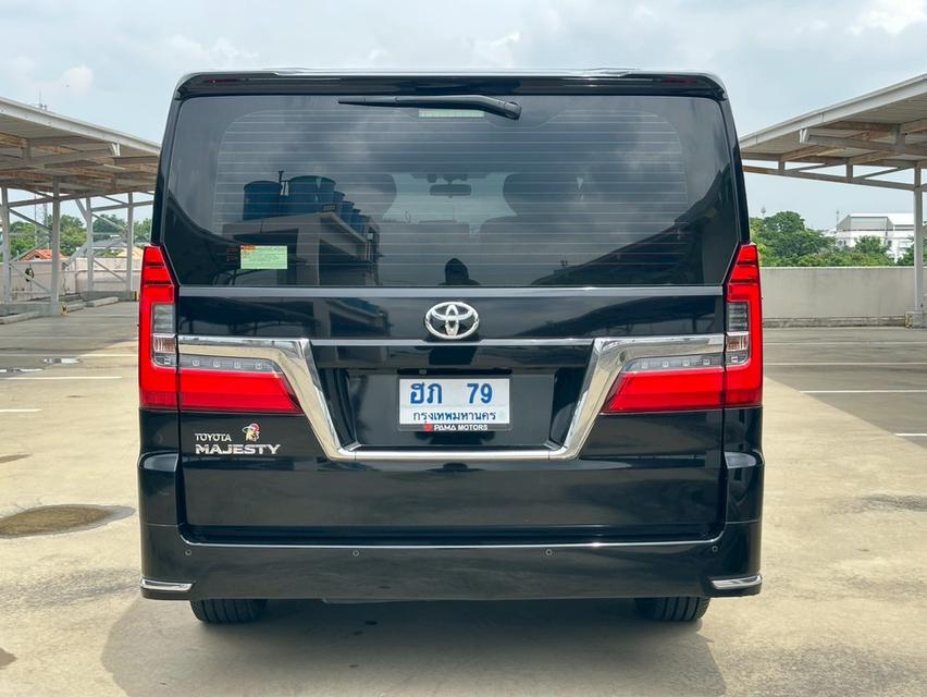 TOYOTA Majesty Model Premium 2.8L Diesel VN Turbo 9