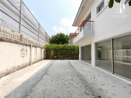 ขายบ้านเดี่ยว 2 ชั้น พร้อมอยู่ ทำเลวัชรพล 3