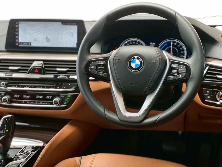 รหัสรถ PBG9999 BMW530e Luxury 2018 สีขาว 11