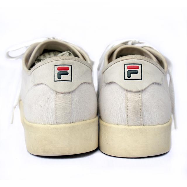 FILA รองเท้าผ้าใบมือสอง สีขาว สภาพสวย จัดส่งฟรี!!! เก็บปลายทาง
