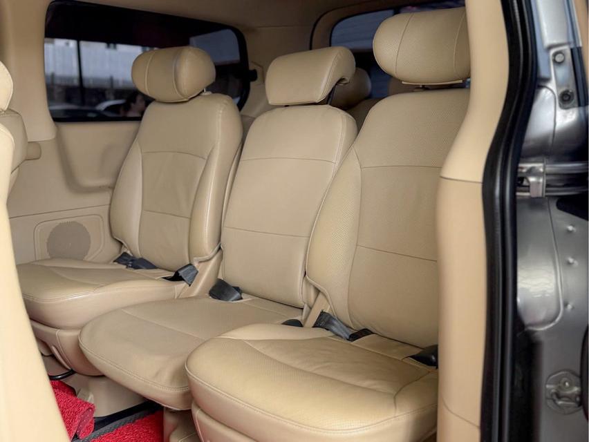 ปี 2018 HYUNDAI H1, DELUXE โฉม ปี18-ปัจจุบันสีเทา เกียร์ออโต้ เครื่องดีเซล มือเดียวป้ายแด 8