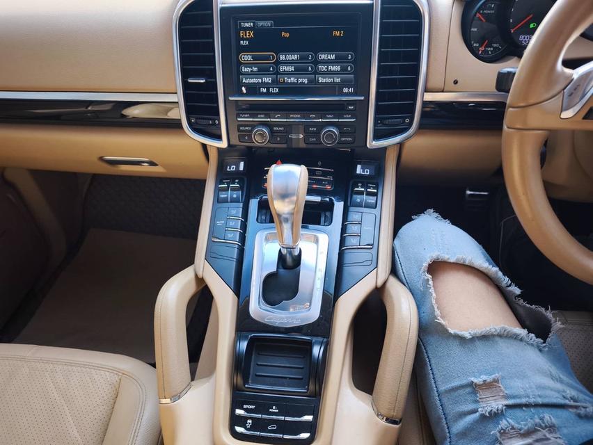 รหัสรถ KPV2357 2012 Porsche Cayenne S hybrid 9