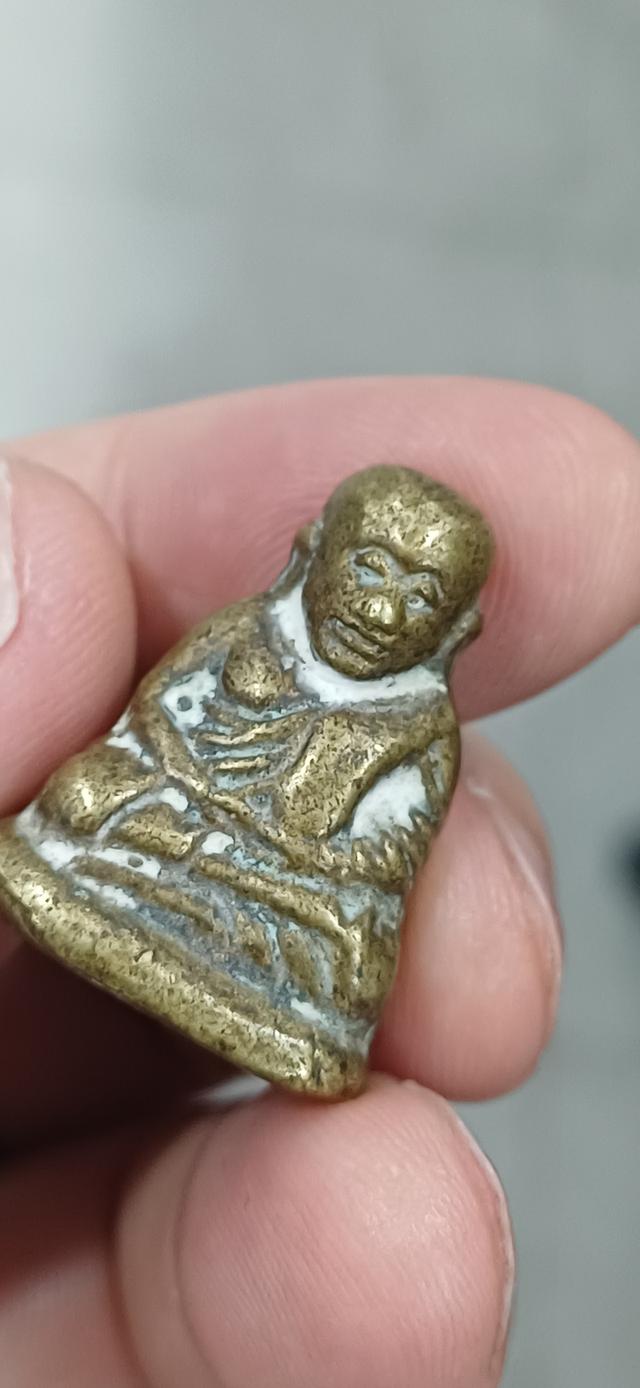 หลวงพ่อเงิน วัดคงคาราม รุ่นปืนแตก ปี๒๕๒๘ พิมพ์นิยม เศียรโต รูปที่ 5