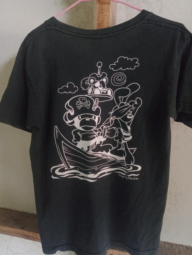 ขายเสื้อมือสอง. 2