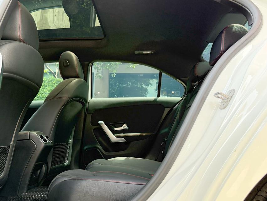 2025 BENZ A200 AMG DYNAMIC FACELIFT รถมือเดียวออกป้ายแดง สภาพป้ายแดง รถวิ่งน้อยเพียง 20,000 กม เข้าศูนย์ทุกระยะ รถไม่เคยมีอุบัติเหตุครับ รูปที่ 15