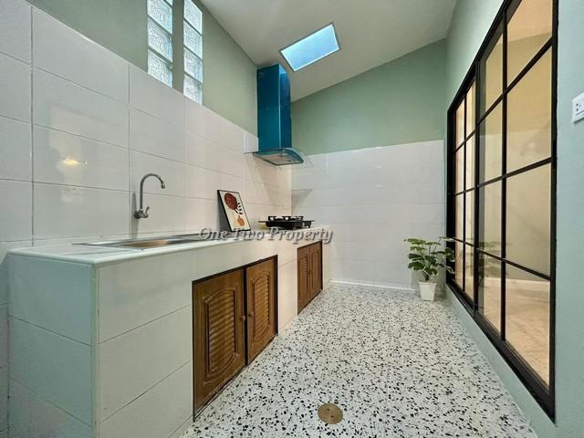 ขายทาวน์เฮ้าส์ 2 ชั้น  หมู่บ้านปัณณธร 3  พรประภานิมิต ตกแต่งครบ ติดถนนหลักของหมู่บ้าน ไม่มีค่าส่วนกลาง 11